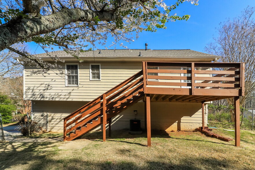 Building Photo - 28 Doe Ln