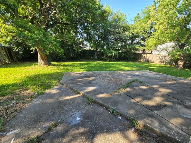 Building Photo - 3224 Raintree Dr
