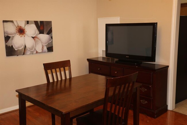 Building Photo - 2255 Braeswood Park Dr
