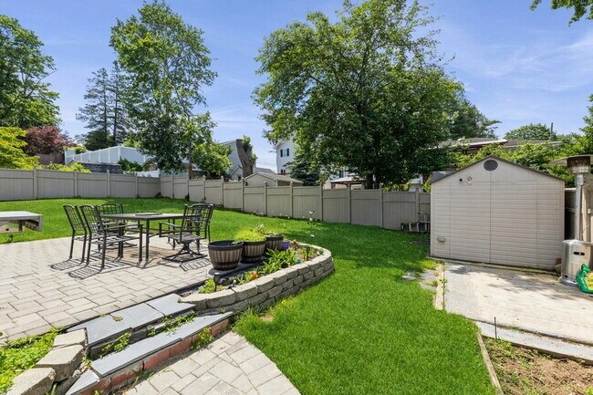 Building Photo - Bergenfield NJ Split Level Spacious Single Family home