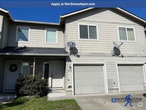 Building Photo - Very Nice 2 Bedroom 2 Bath 2 Story Townhom...