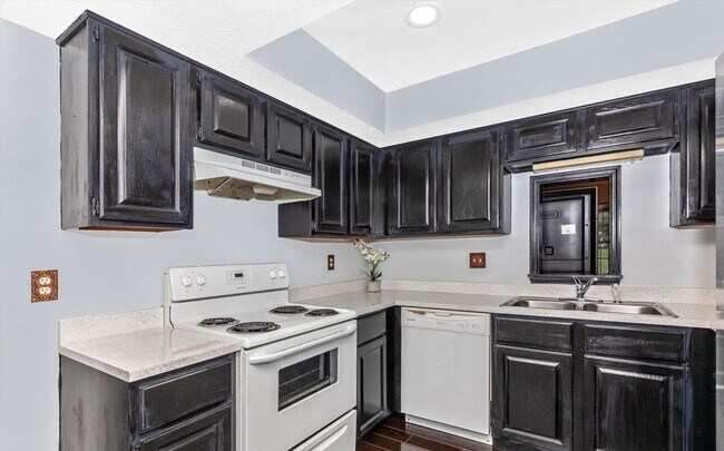 Building Photo - Beautifully maintained townhouse in New Market available before the new school year!