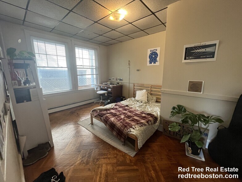 Building Photo - 17 Putnam Ave