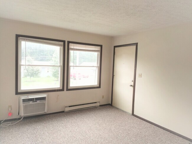 Building Photo - 411 Parker St