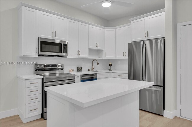 Building Photo - 10959 W Clairmont Cir