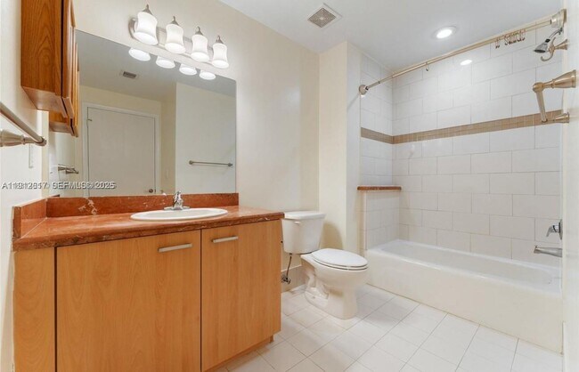 Building Photo - 1350 NW 8th Ct