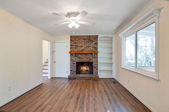 Building Photo - 908 Ryecroft Rd