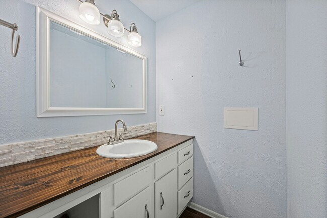 Building Photo - 7547 13th Ave SE