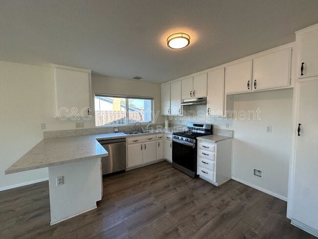 Building Photo - 823 Aspen St