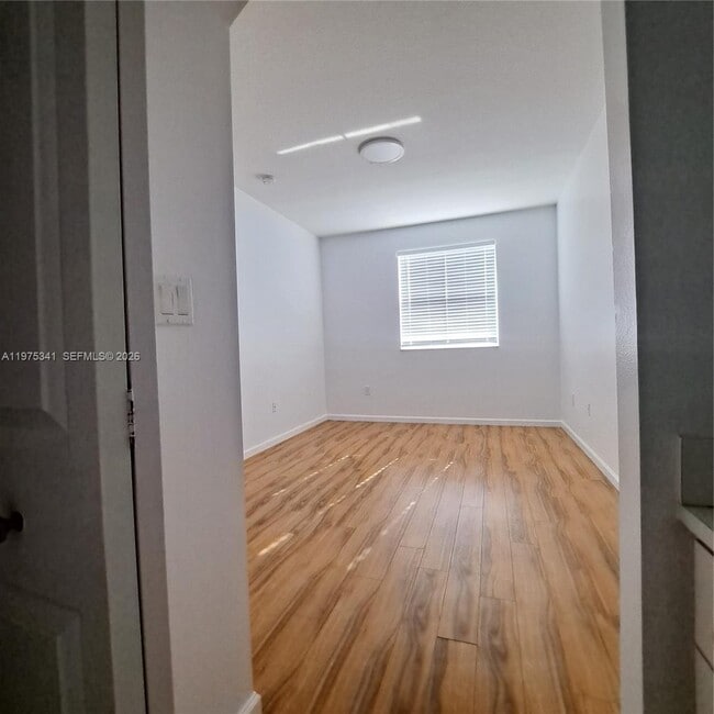 Building Photo - 642 SW 106th Ave