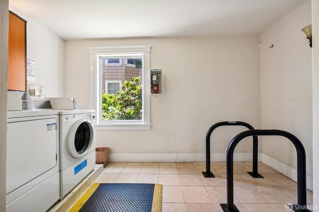 Building Photo - 1375 Sacramento St