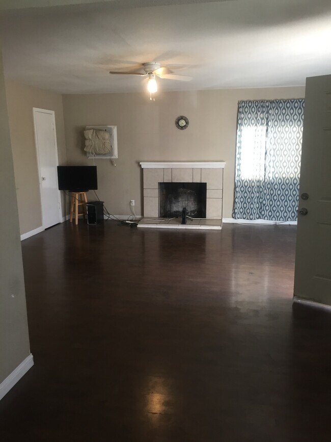 Building Photo - Beautiful 3 bedroom home in Lancaster