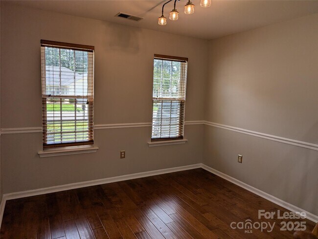 Building Photo - 9935 Redbud Tree Ct
