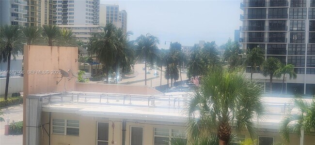 Building Photo - 1985 S Ocean Dr