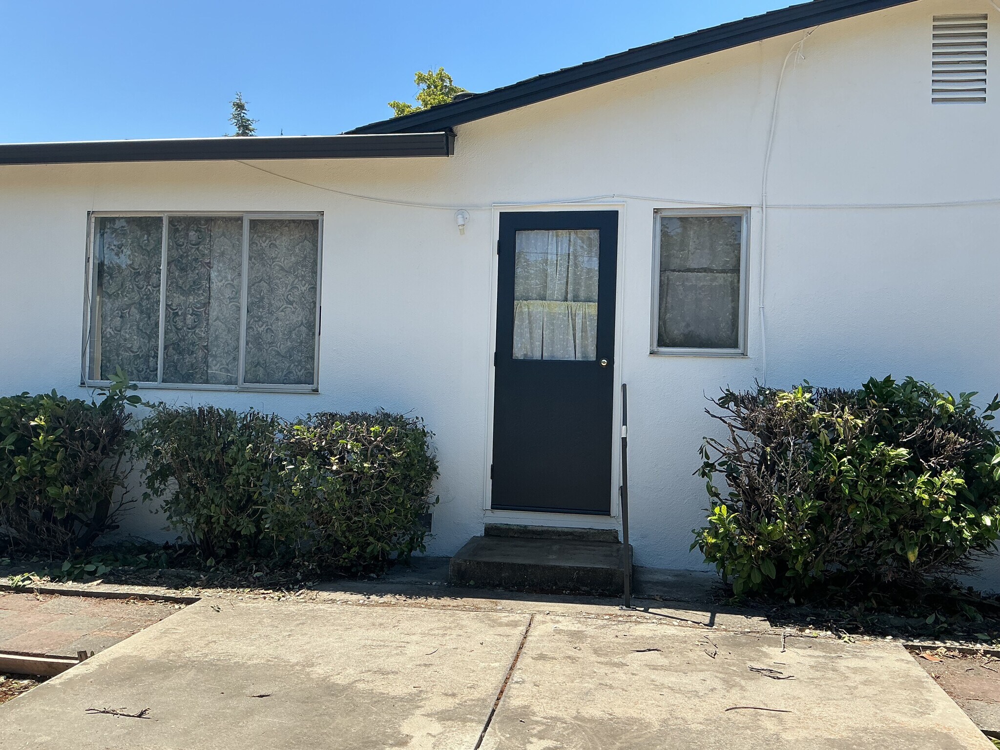 Building Photo - 1843 Foxworthy Ave