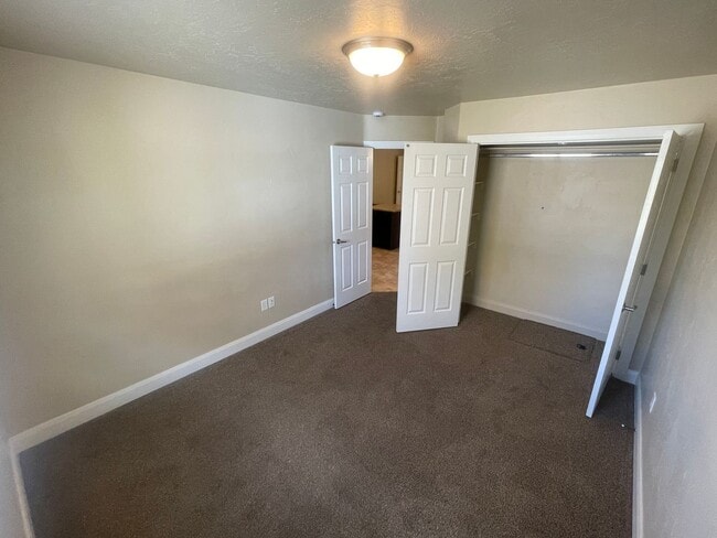 Building Photo - Stary Lane Duplex