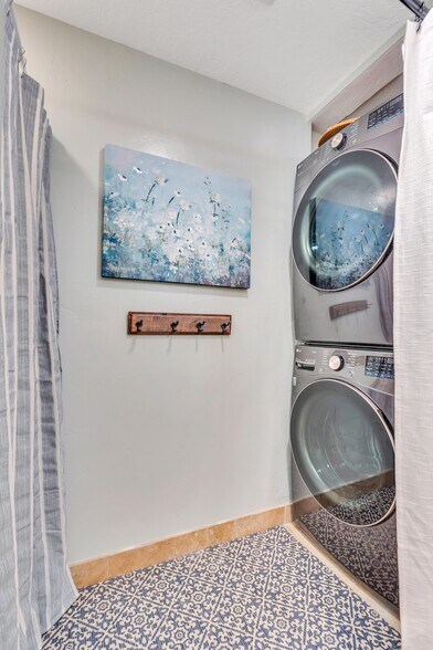 Building Photo - 9959 S Eden Point Cir