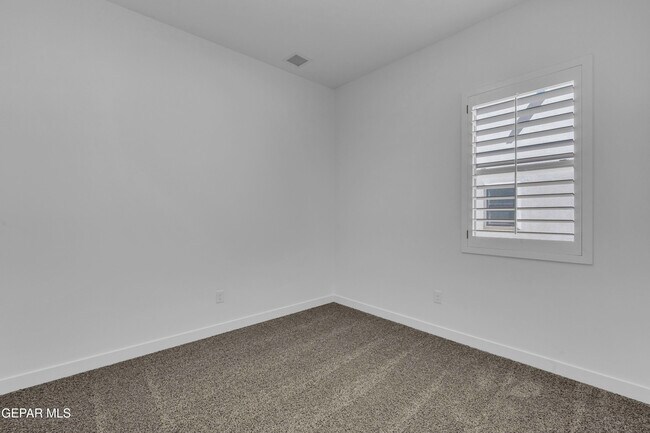 Building Photo - 15233 Expectation Ave