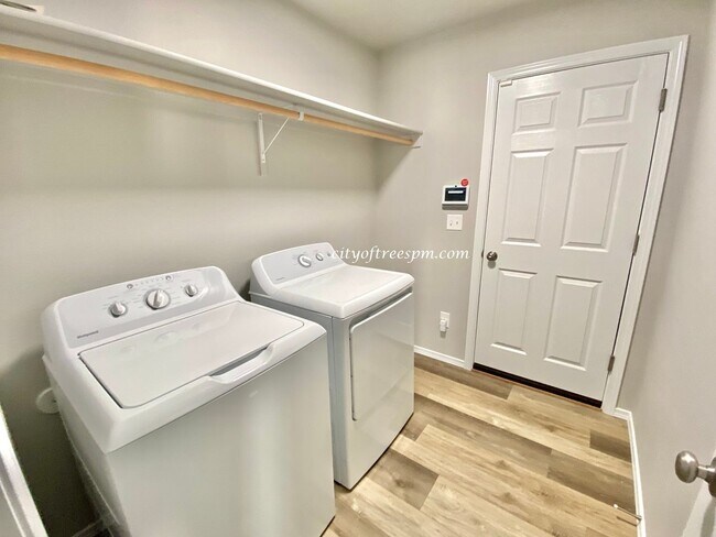 Building Photo - Beautiful Home in South Nampa