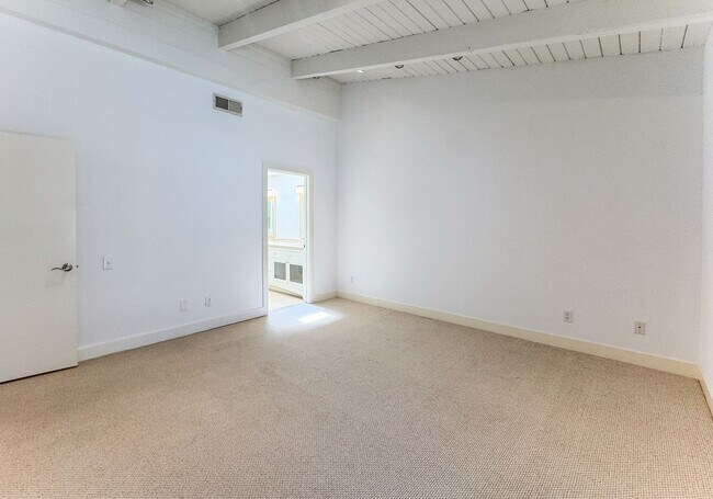 Building Photo - 916 15th St