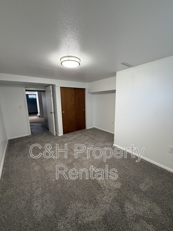 Building Photo - 2520 Lillis Ln