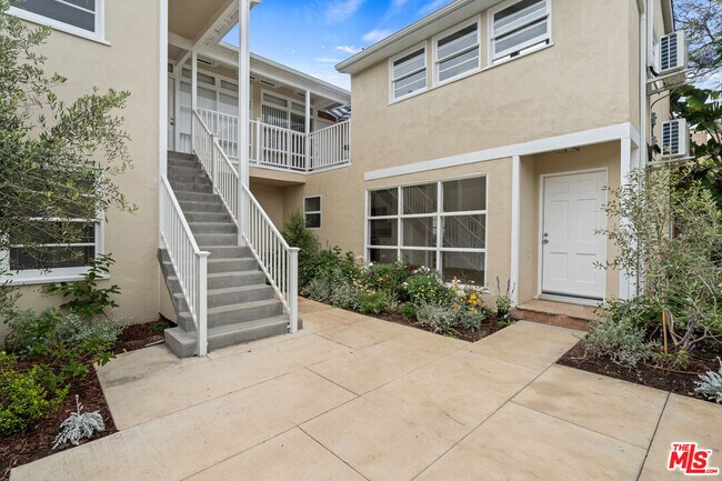 Building Photo - 814 3rd St