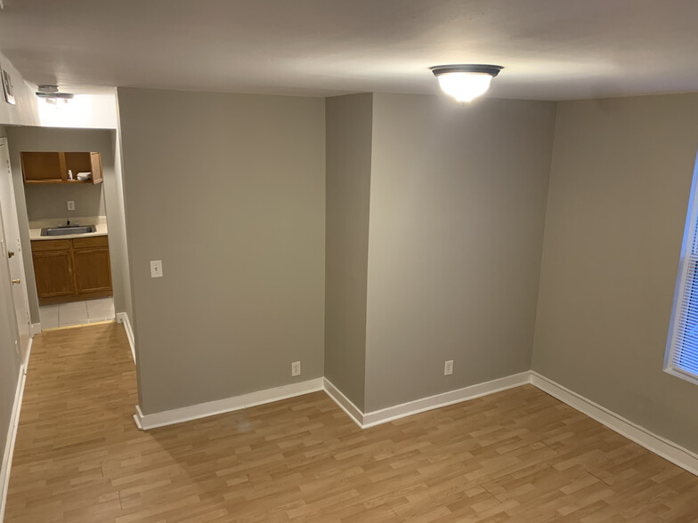 Livingroom - 357 College Ave