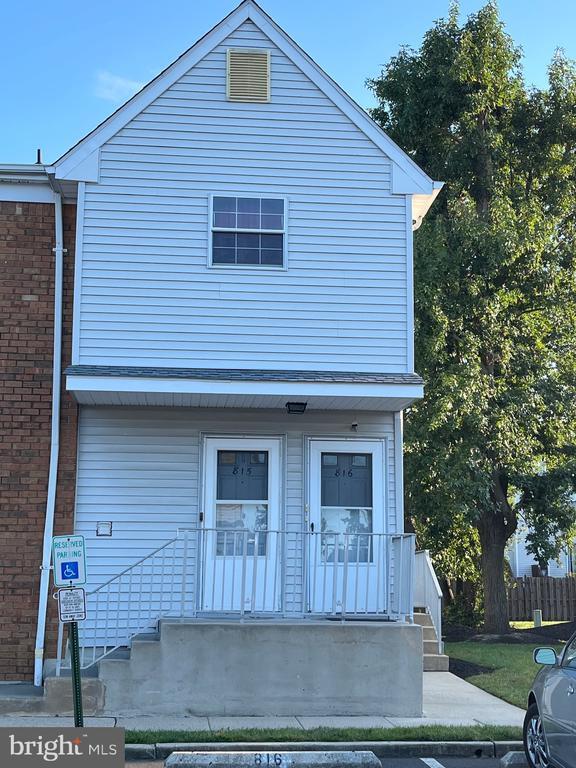 Building Photo - 815 Woodchip Rd