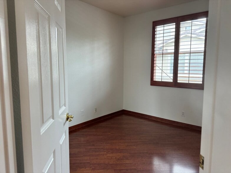 Building Photo - 606 Larkridge