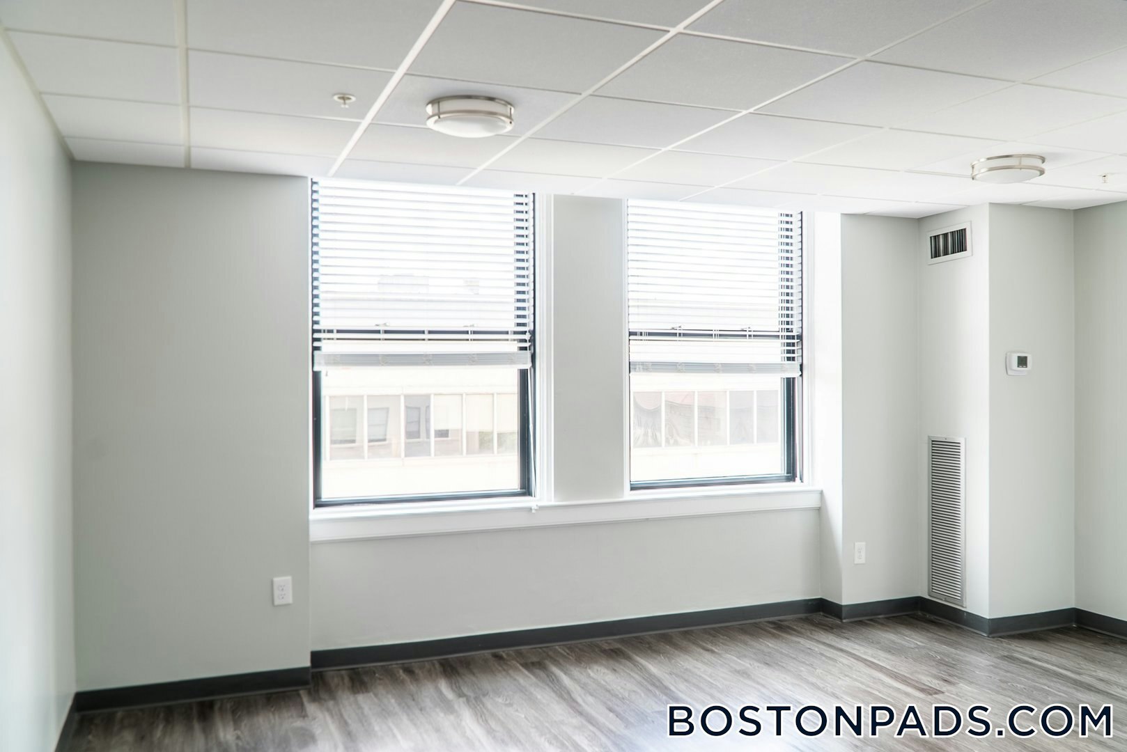 Building Photo - 507 Main St