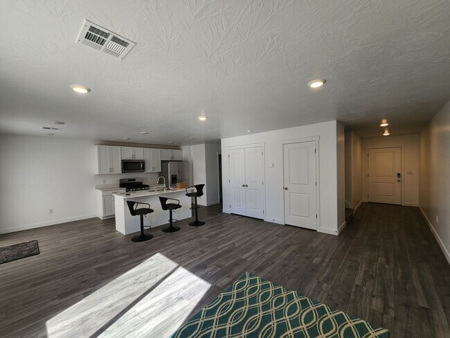 Building Photo - 379 W 2050 N