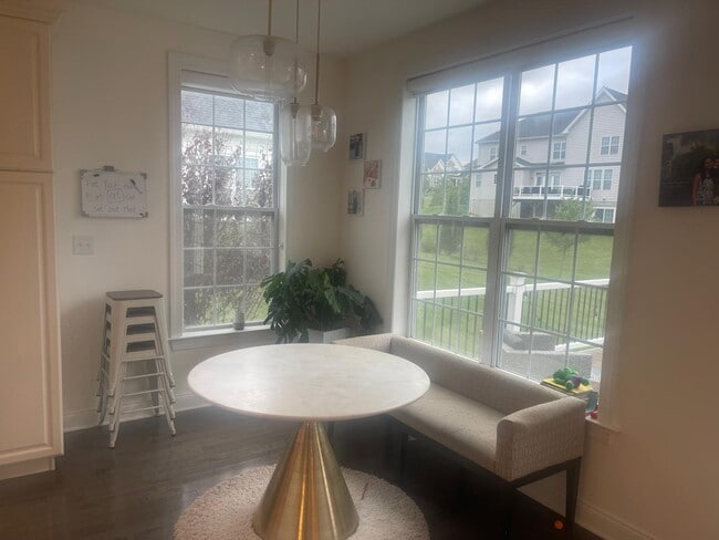 Building Photo - 363 Wheat Sheaf Way