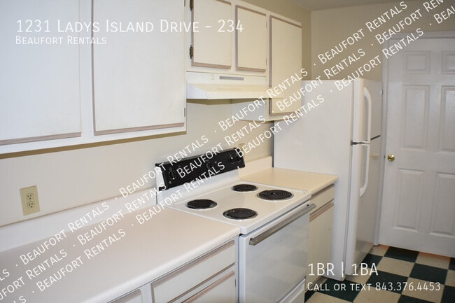 Building Photo - 1231 Ladys Island Dr