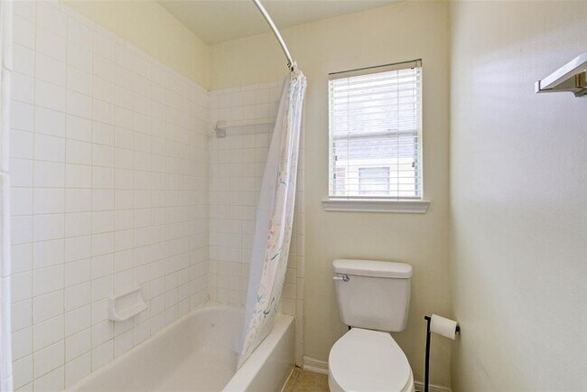 Building Photo - 2338 Plantation Bend Dr