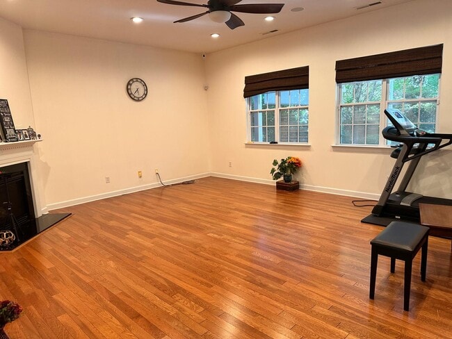 Building Photo - 10110 Paxton Run Rd