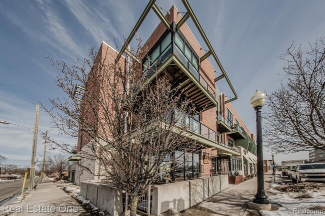 Building Photo - 211 E 9 Mile Rd