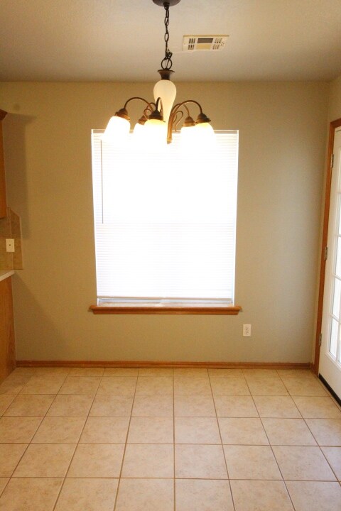 Building Photo - 620 Eastview Dr