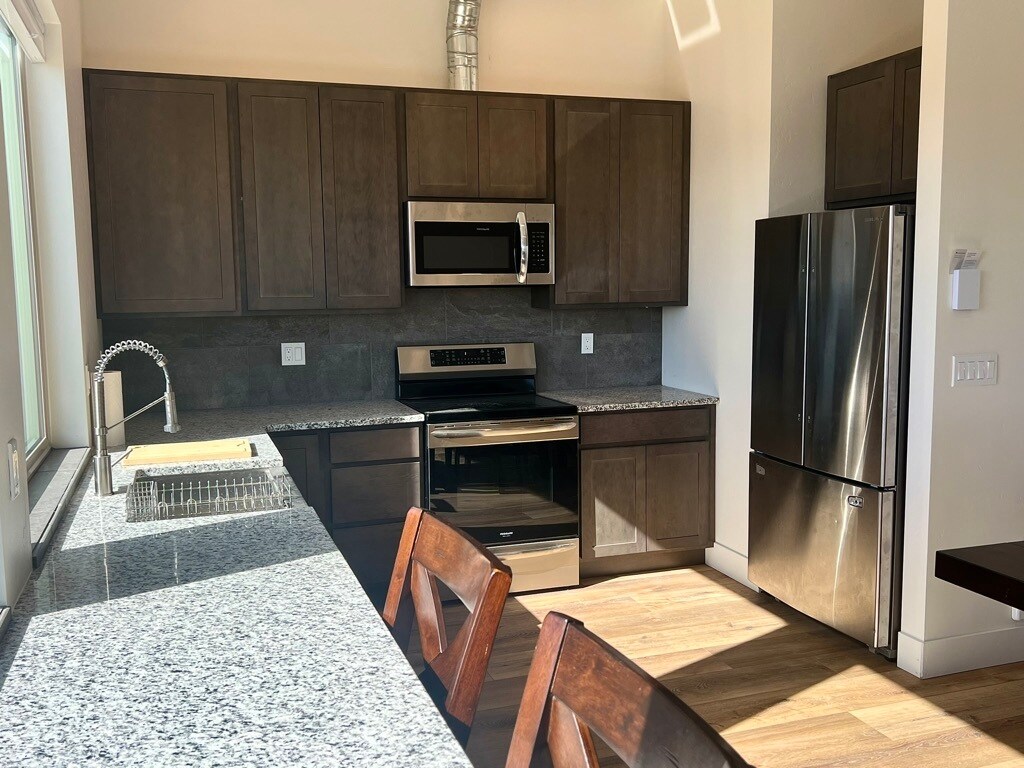 Building Photo - 516 Bourne Ln