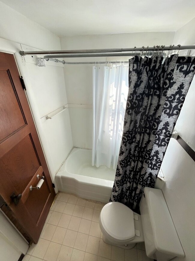 Building Photo - 300 S Maple