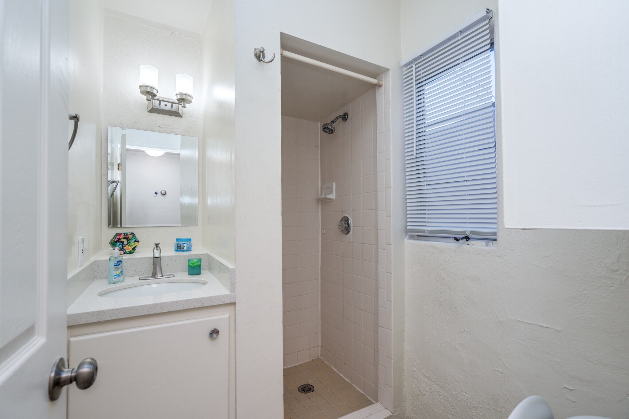 Jack & Jill Shared Bathroom - 3138 E Adams St