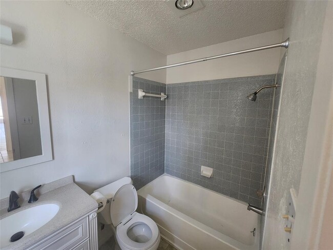 Building Photo - 3408 Lynridge Dr