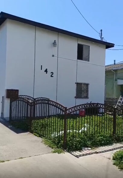 Front - 142 W 94th St