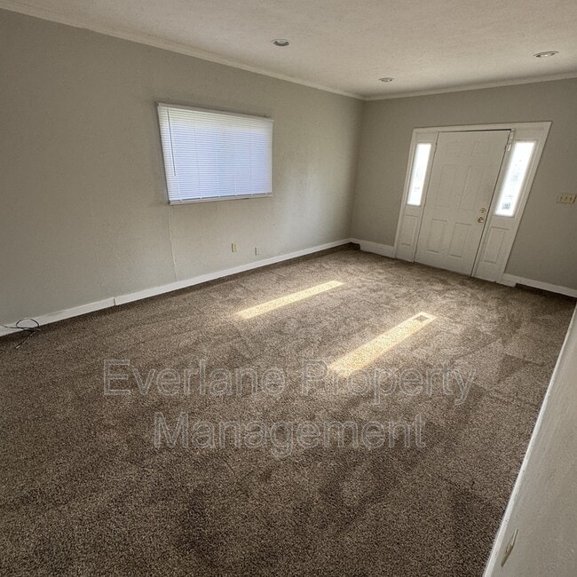 Building Photo - 4030 N Catherwood Ave