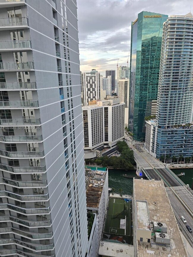 Building Photo - 500 Brickell Ave