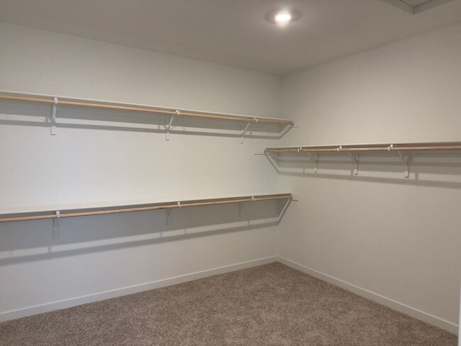 Building Photo - Beautiful Sacramento 5 Bedroom 3 Bathroom 3000 Sqft. Home for Rent