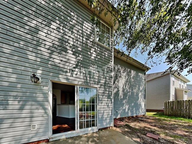 Building Photo - 341 Surrywood Dr