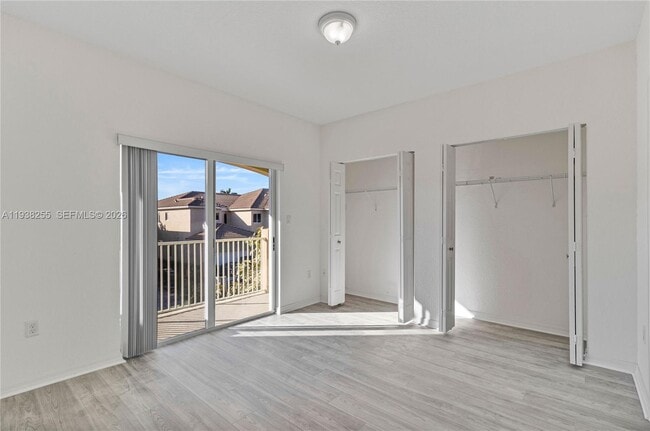 Building Photo - 2332 SE 16th Pl