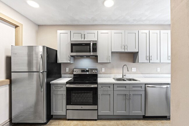 Building Photo - 3801-3803 S. Kingshighway/4900-4904 Mardel