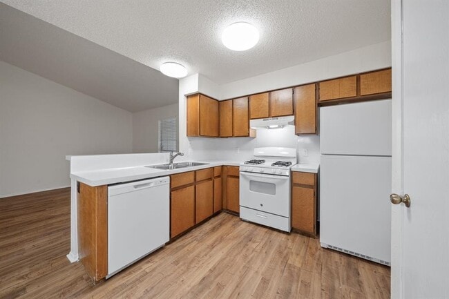 Building Photo - 100 Meteor Dr