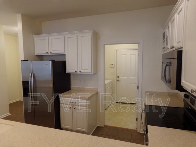 Building Photo - 467 Westgreen Ln